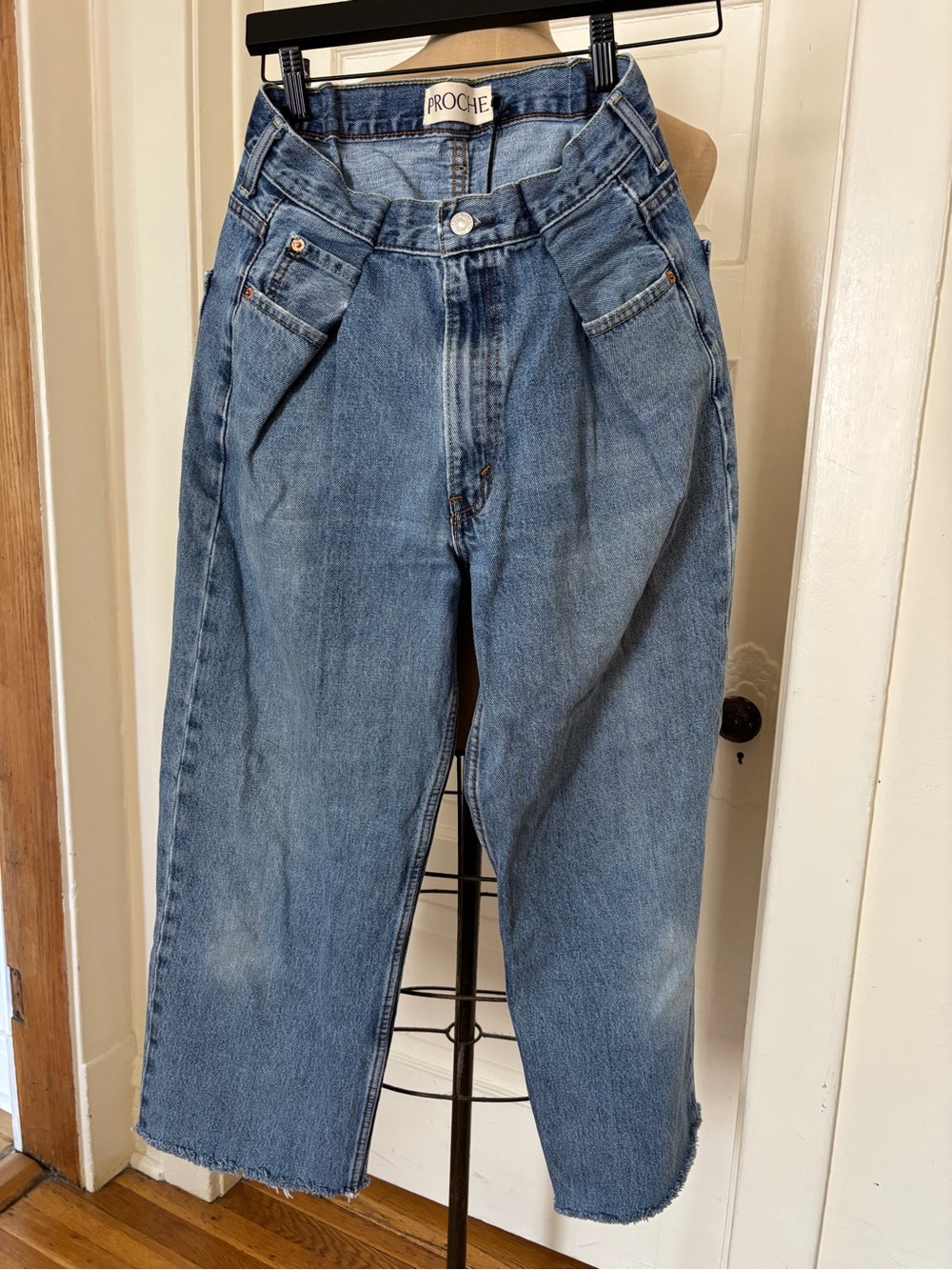 Proche Light Blue Pleated High-Waist Ankle Jeans w/ Raw Hem